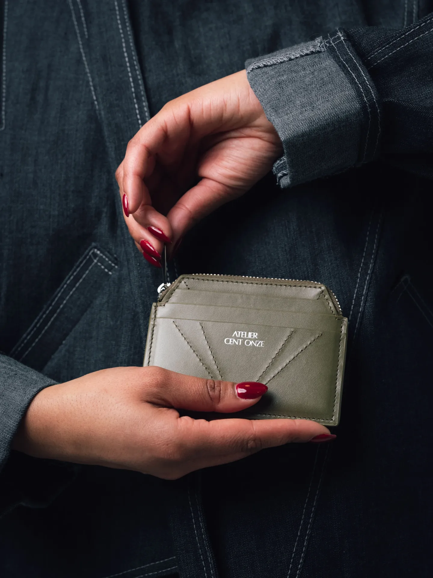 Victor green porté 3.webp