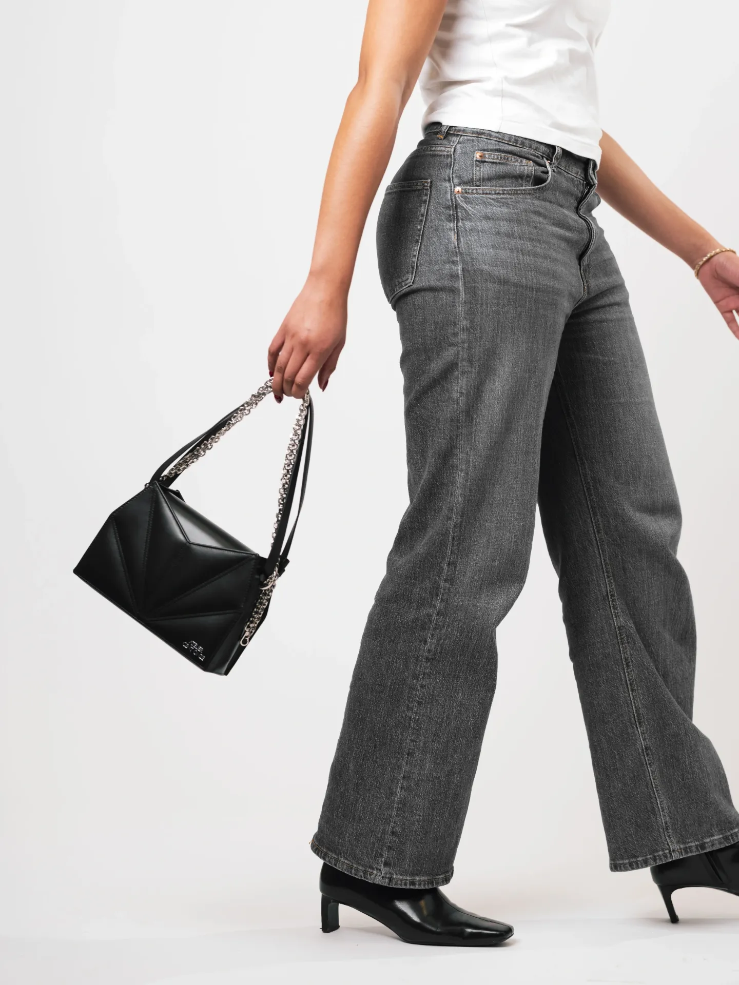 Marthe black porté 1.webp