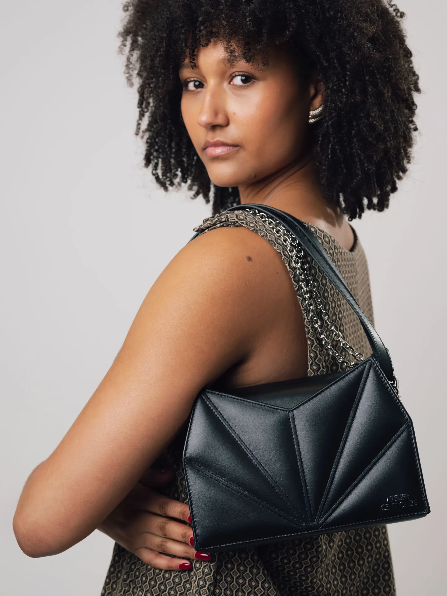 Marthe black porté 3.webp